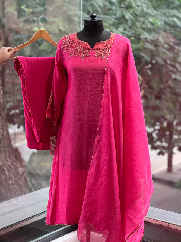 Pink Mul Tissue Neckline Suit
