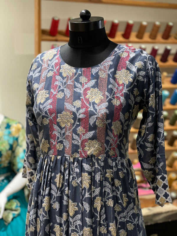 Grey Floral Zari Lines Tunic