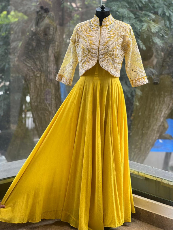Yellow Jacket Mul Gown