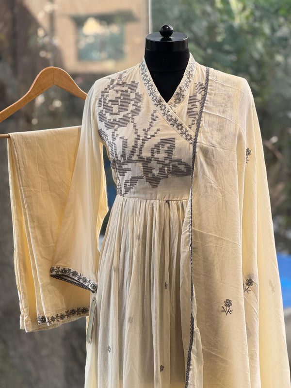 Anghrakha style kurta set