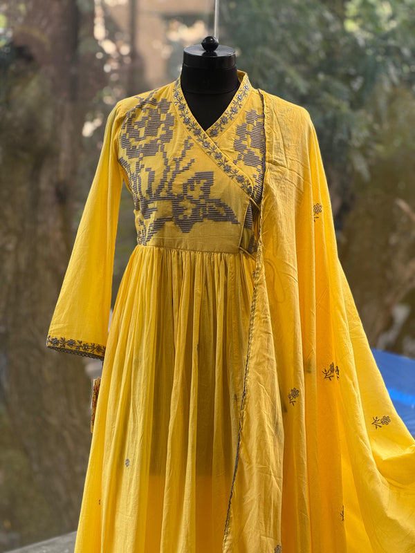 Thread embroidery kurta set