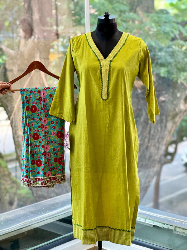 GREEN V Neck Kurta with Printed Pants