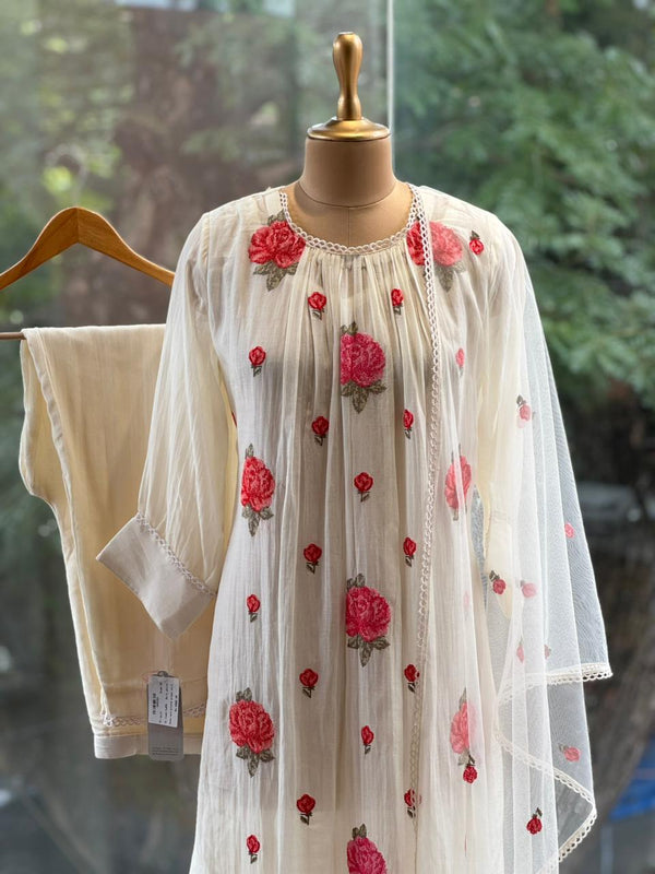 Half White Hand Weaving Suit