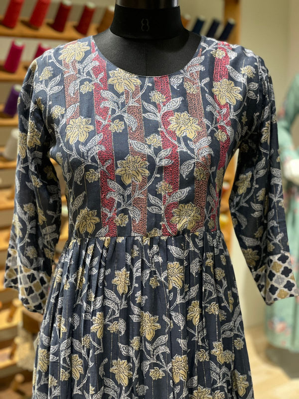 Grey Floral Zari Lines Tunic