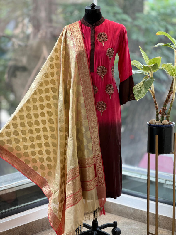 Shaded Long Kurta With Banarasi Dupatta