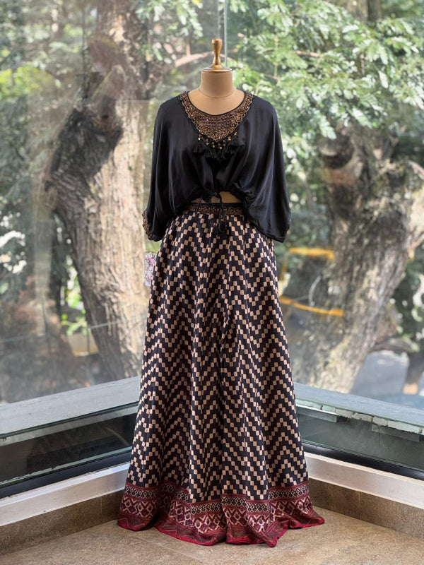 buy black crop top set online