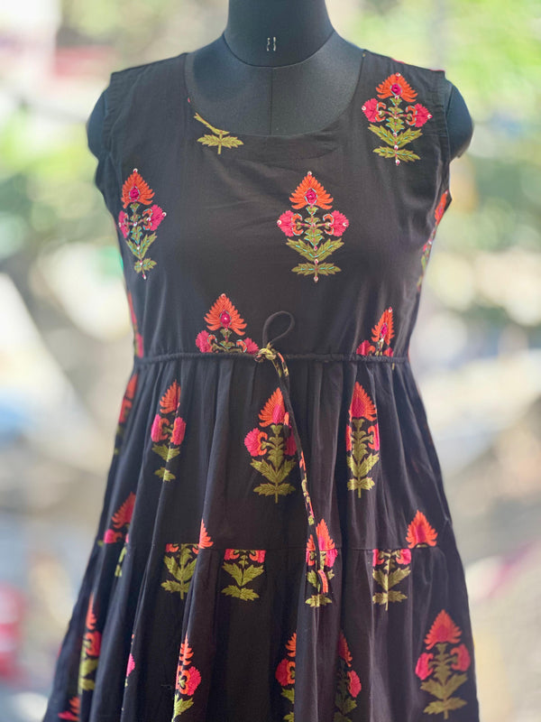 Black Sleeveless Floral Tunic